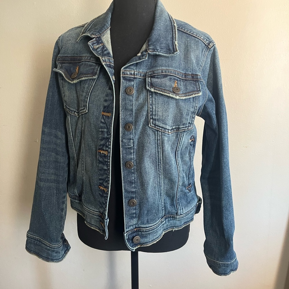 Women Zara jeans jacket size M